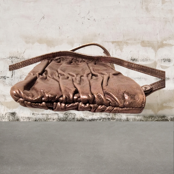 MICHAEL KORS | Soft Metallic Gold Ruched Cross-body Purselette - Picture 5 of 16